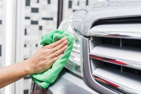 ﹗ 工人清洗辆灰色的汽车创意抽象汽车工业与汽车维修维修保养理念
